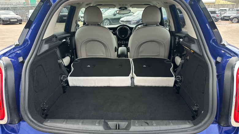 MINI Hatchback 2.0 Cooper S Exclusive 5dr [Comfort/Nav Pack] Petrol Hatchback